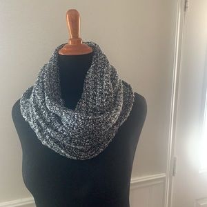 Loft black and white circle knit winter scarf